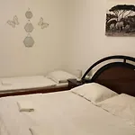 Pirovic شقة