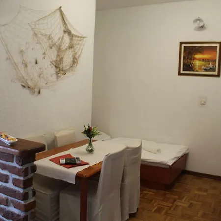 Apartment Pirovic *