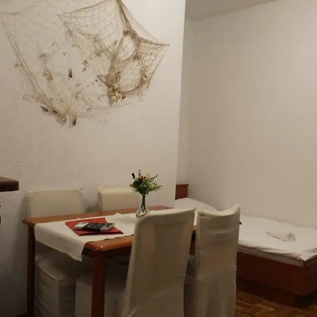 Pirovic Apartment
