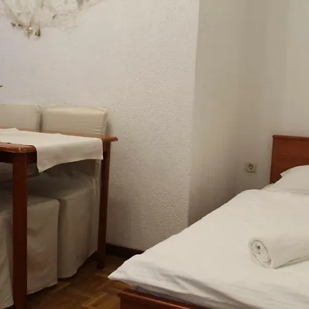 Apartment Pirovic *