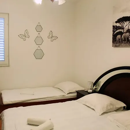 Pirovic Apartamento *