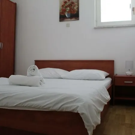 Pirovic Apartment