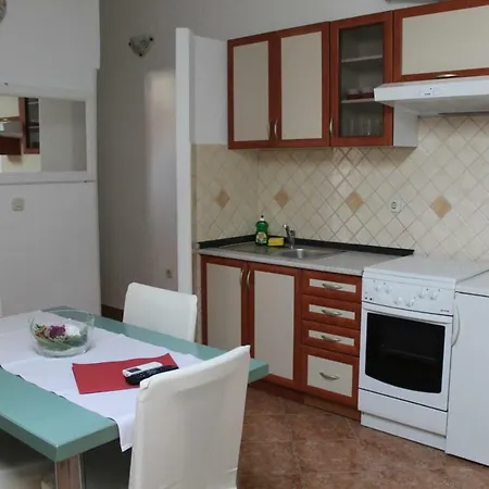 Pirovic Apartment