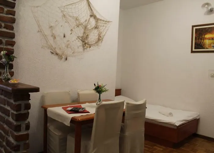 Pirovic Apartment