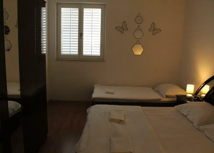 Pirovic Apartment *