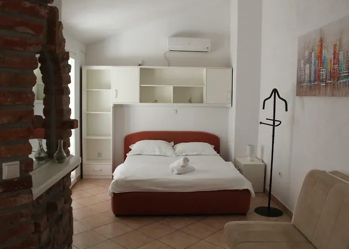 Pirovic Apartment *