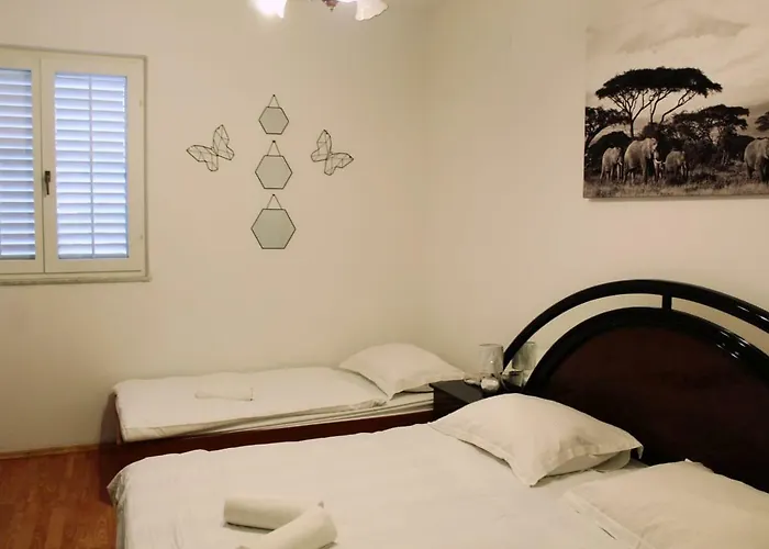 Pirovic Apartment *