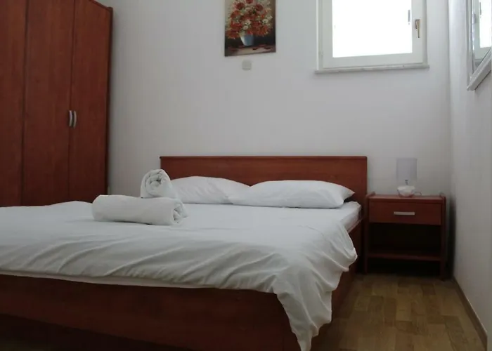 Pirovic Apartment