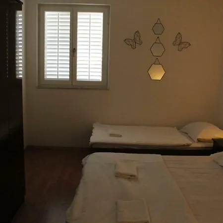 Pirovic Appartement *